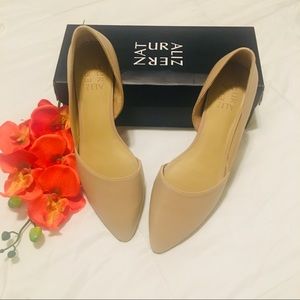 New. Naturializer flat shoes. Color nude, size 8